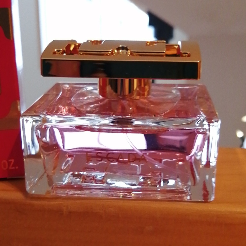 Escada Especially Eau de Parfum 50ml - Picture 2 of 5